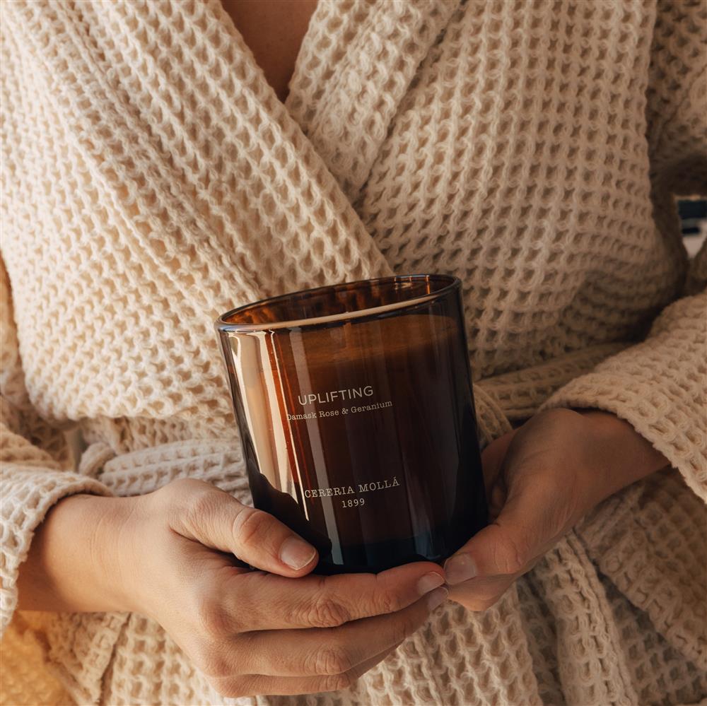 Cereria Mollá Wellbeing Uplifting Candela profumata (230g) ambientazione