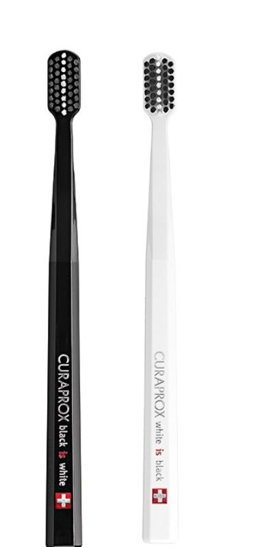 Curaprox White is Black Zahnbürste (2 Stk)