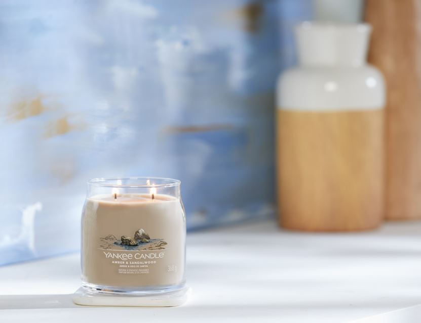 Yankee Candle Amber & Sandalwood mittel (368g)