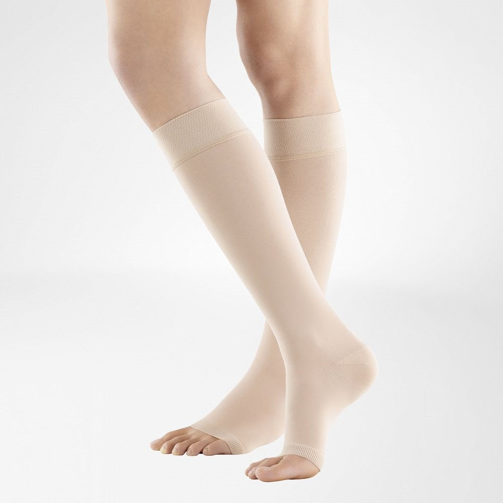 VenoTrain Soft AD KKL2 Grösse M plus/short offene Fussspitze creme Haftband Noppen 3cm (1 Paar)
