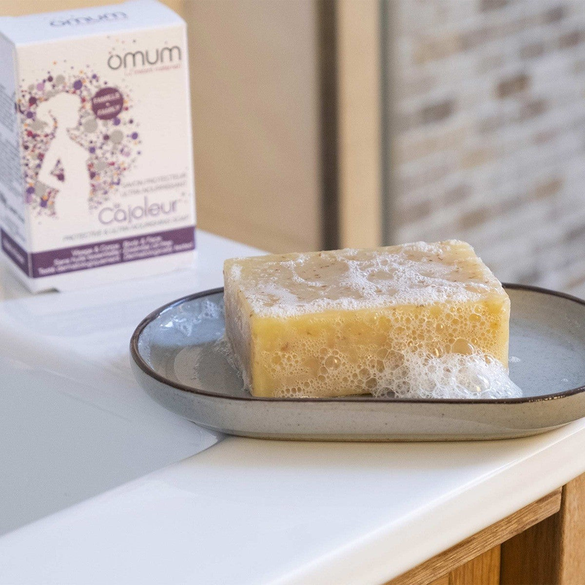 Omum Le Cajoleur, ultra-pflegende überfettete Seife (100g)