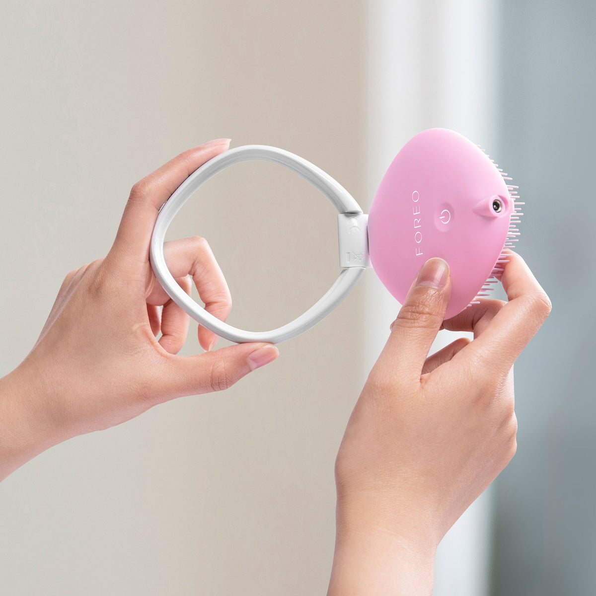 FOREO Flip Play 2-in-1 Haarbürste tickle me pink (1 Stk)