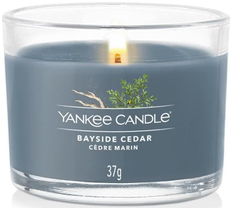 Yankee Candle Bayside Cedar gefüllte Votivkerze (37g)